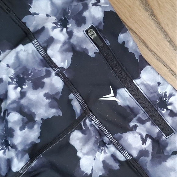 Old Navy Active Leggings | size XS - Picture 3 of 4